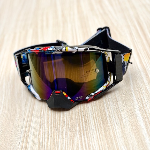 Goggles - Picture 1 of 13